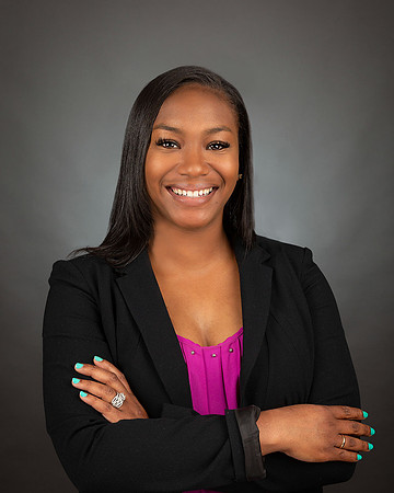 woman_studio_crossing_arms_headshot