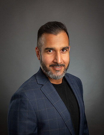 man_headshot_gray_backdrop