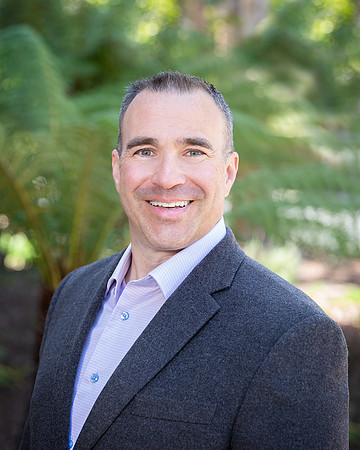 man_outdoor_green_backdrop_professional_headshot