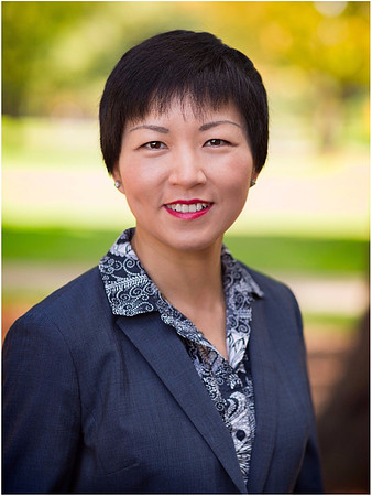woman_executive_portrait_outdoor