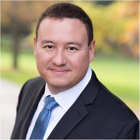 man_with_blue_tie_corporate_portrait_outdoor