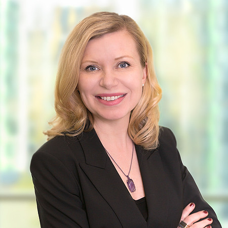 woman_executive_corporate_headshot_with_blurred_office_background