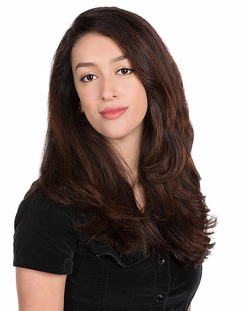 woman_portrait_headshot_with_black_dress-and_white_backdrop