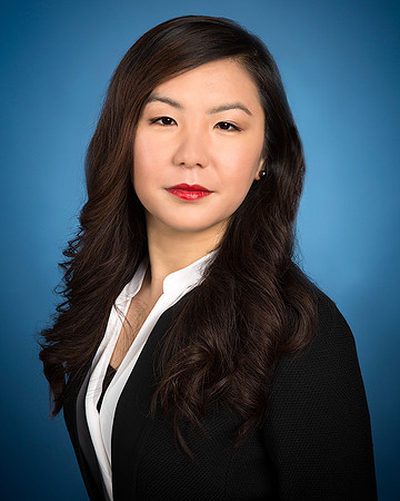 woman_corporate_portrait_with_white_shirt_and_black_jacket