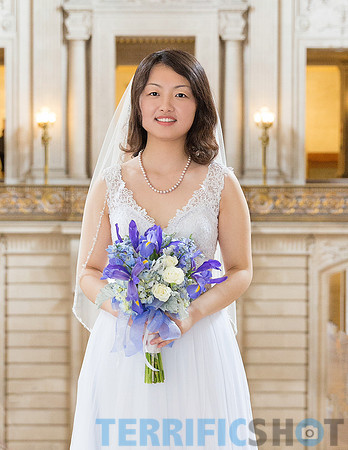 wedding_bride_posing_with_bouquet_san_francisco_city_hall