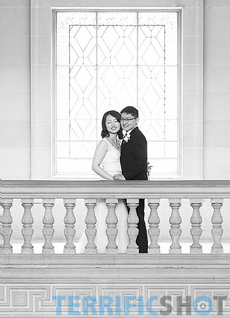 wedding_couple_balcony_san_francisco_city_hall_black_and_white