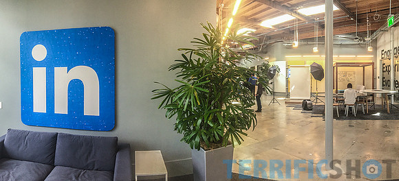 behind-scene-linkedin-8845-maude-avenue-headshot_3