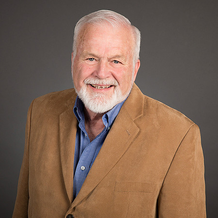 gray_backdrop_portrait_headshot_man