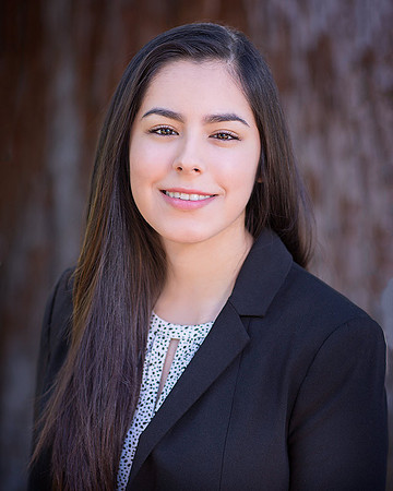 woman_portrait_outdoor_headshot_natural_light
