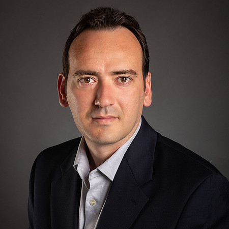 studio_light_man_headshot