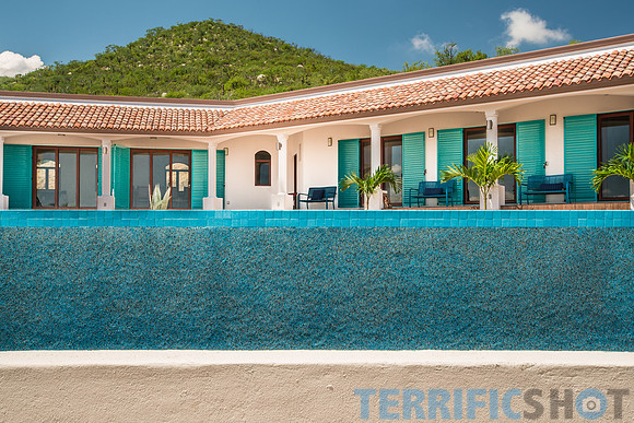 infinity_pool_stunning_home_exterior_design_photography_2