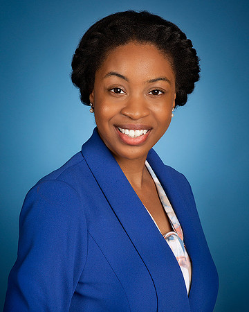 portrait_studio_woman_with_blue_jacket
