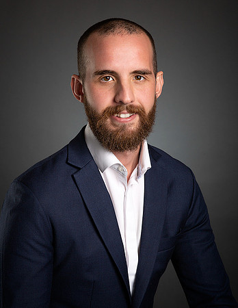 man_with_bearb_portrait_studio