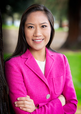 woman_pink_kacket_professional_headshot_outdoor