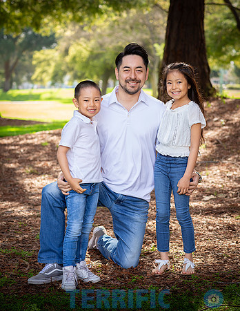 family_of_four_outdoor_photo_8