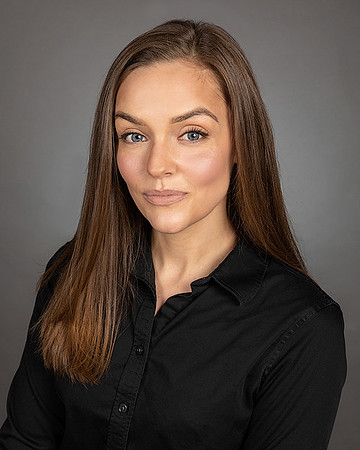 woman_wearing_black_shirt_linkedin_headshot