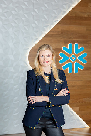 doanddontdocorporateheadshot-16