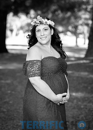 outdoor_maternity_photo_session_black_white_1
