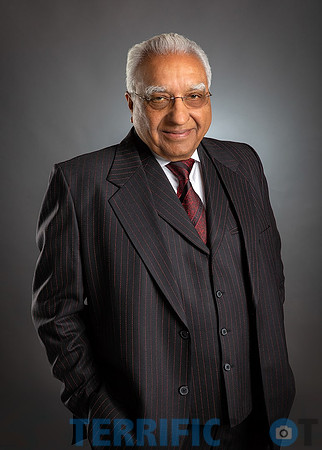 executive_ceo_portrait_studio-min