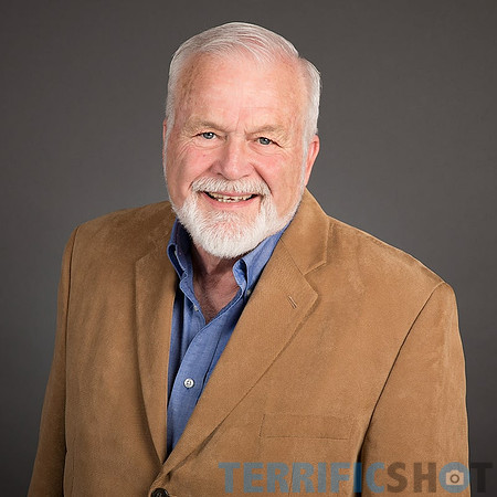 gray_backdrop_portrait_headshot_man-min