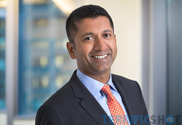 man_corporate_headshot_on_location_building_in_background-min