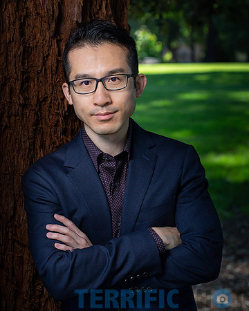 man_headshot_leaning_against_tree-min