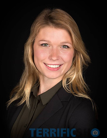 woman_blond_hair_headshot_studio_black_background-min