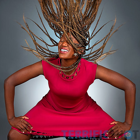 woman_glamor_portrait_fun_studio-min